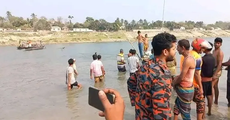 গড়াই নদীতে উদ্ধার অভিযান